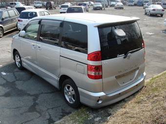 2002 Toyota Noah Photos