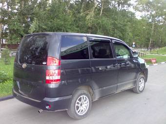 2002 Toyota Noah Photos