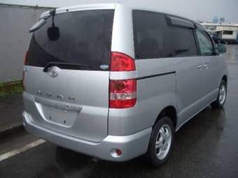 2002 Toyota Noah Pictures