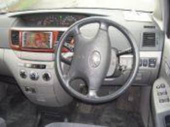 2002 Toyota Noah Photos