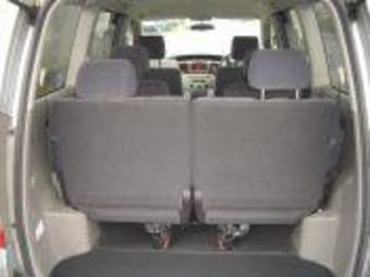 2002 Toyota Noah Photos