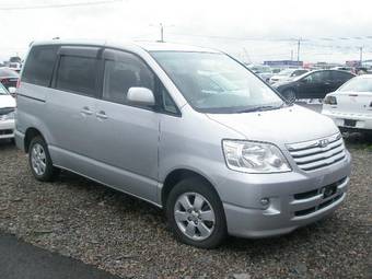 2002 Toyota Noah Photos