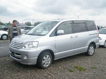 2002 Toyota Noah Pictures