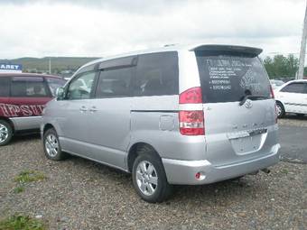 2002 Toyota Noah Photos