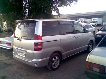 2002 Toyota Noah Pictures