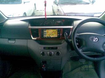 2002 Toyota Noah Photos