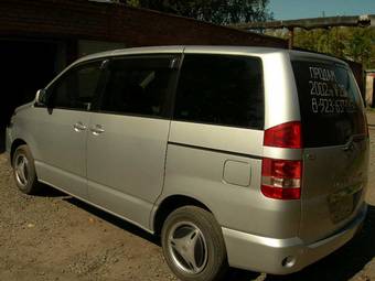 2002 Toyota Noah Photos