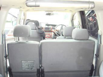 2002 Toyota Noah Photos