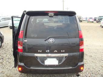 2002 Toyota Noah Photos