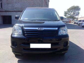 2002 Toyota Noah Photos