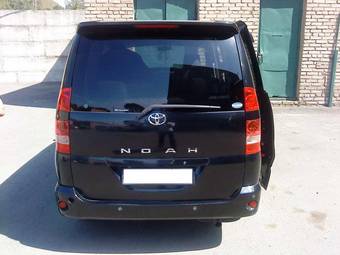 2002 Toyota Noah Photos