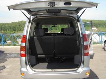 2002 Toyota Noah Pictures