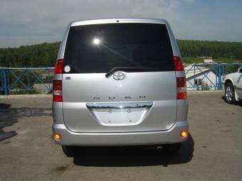2002 Toyota Noah Photos