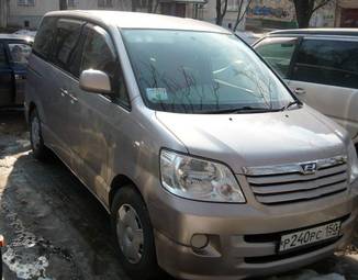 2002 Toyota Noah Pictures