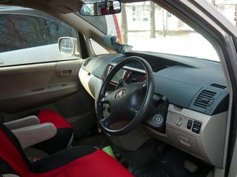 2002 Toyota Noah Pictures