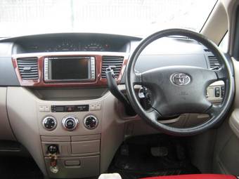 2002 Toyota Noah Photos