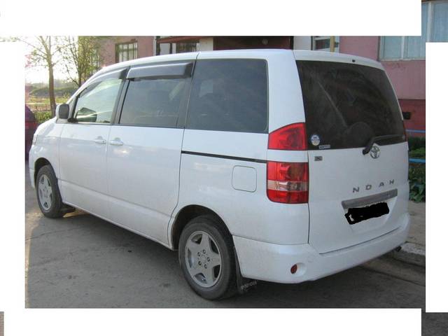 2003 Toyota Noah