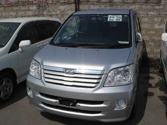 2003 Toyota Noah