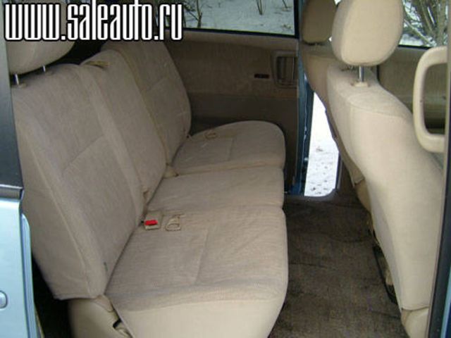 2003 Toyota Noah