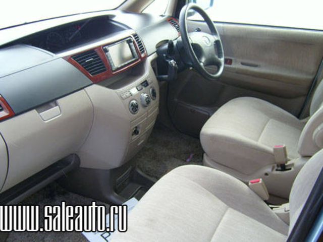 2003 Toyota Noah