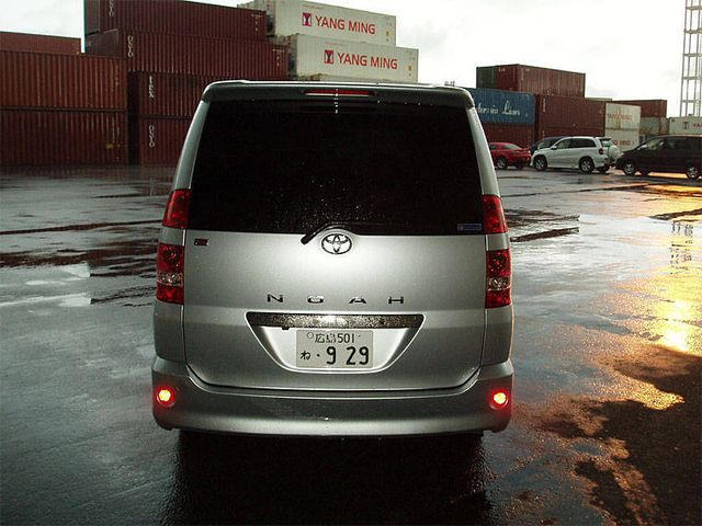 2003 Toyota Noah