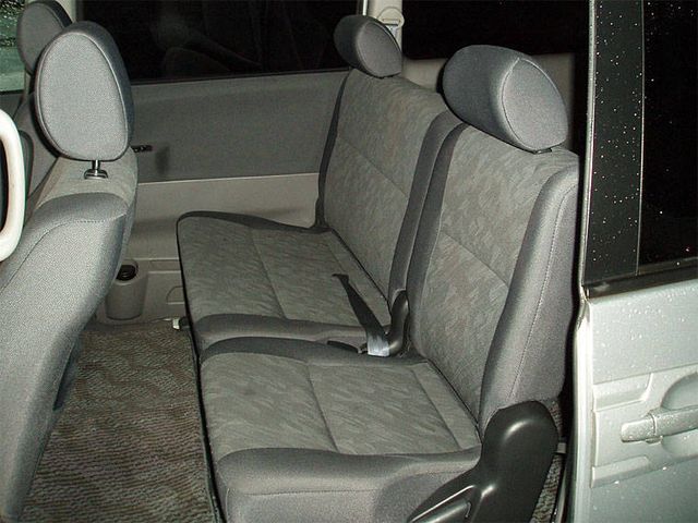 2003 Toyota Noah