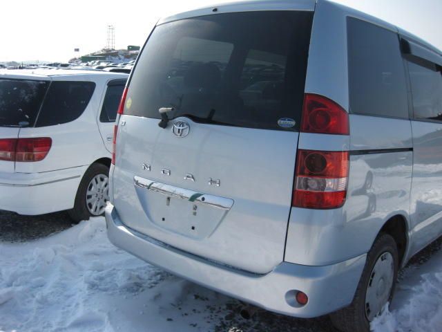 2003 Toyota Noah