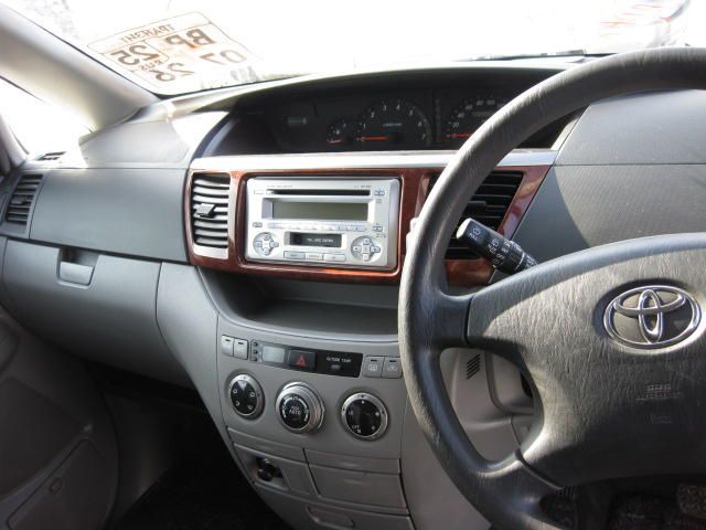 2003 Toyota Noah