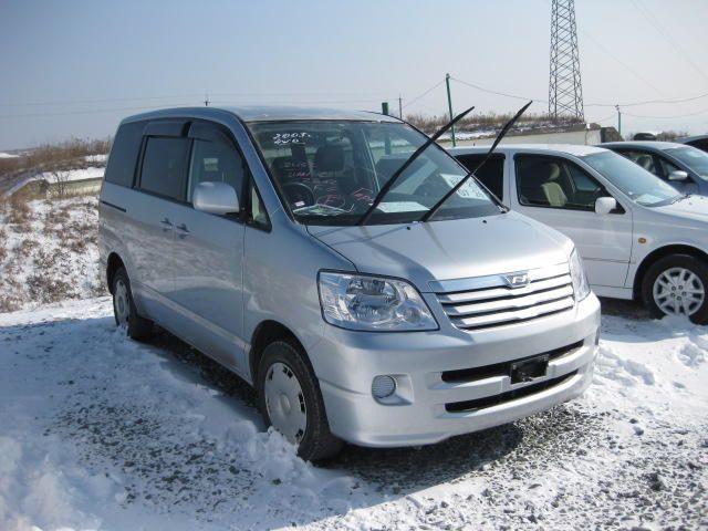 2003 Toyota Noah