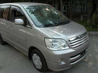 2003 Toyota Noah