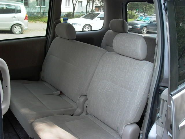 2003 Toyota Noah