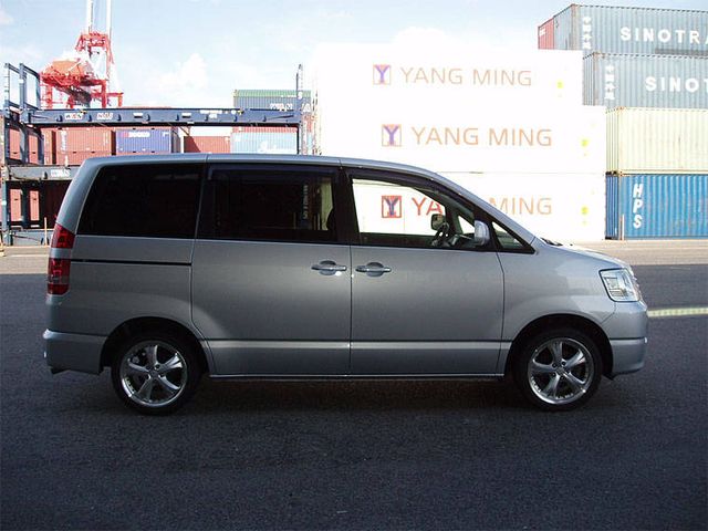 2003 Toyota Noah