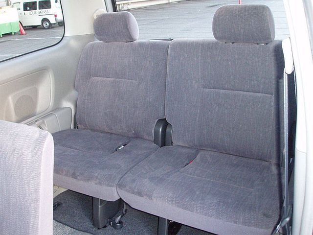 2003 Toyota Noah