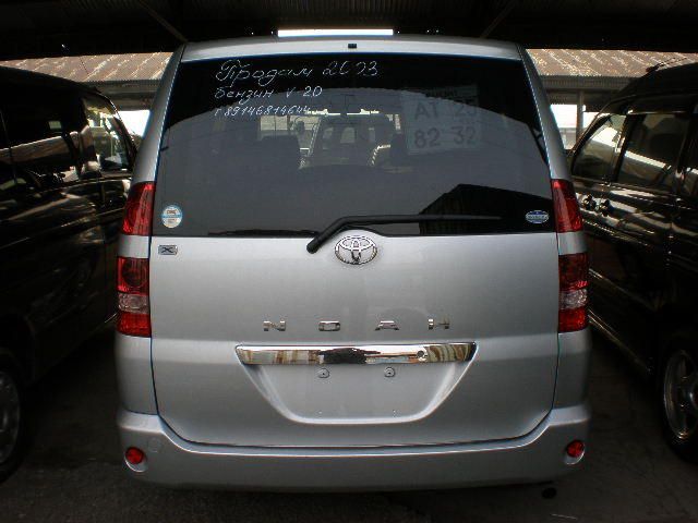 2003 Toyota Noah