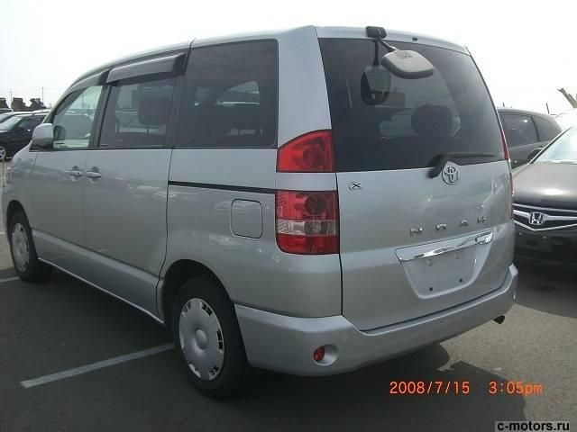 2003 Toyota Noah