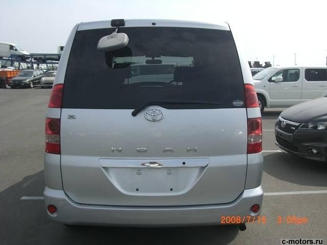 2003 Toyota Noah