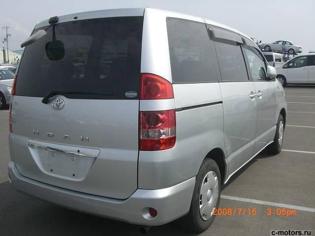 2003 Toyota Noah