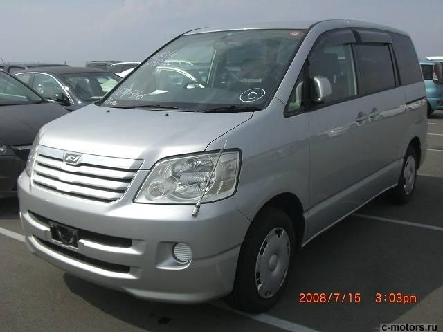 2003 Toyota Noah