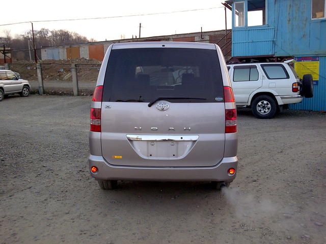 2003 Toyota Noah