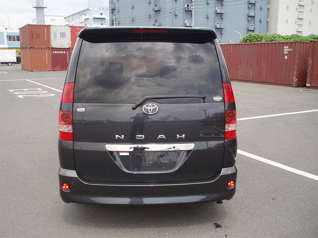 2003 Toyota Noah