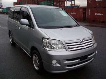 2003 Toyota Noah