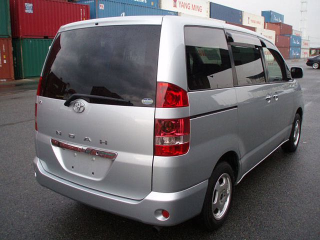 2003 Toyota Noah