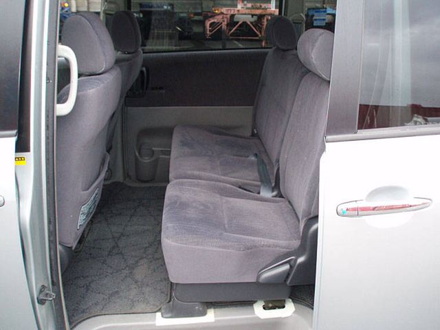 2003 Toyota Noah