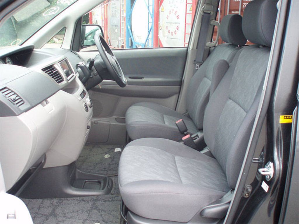 2003 Toyota Noah