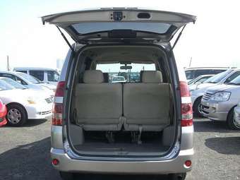 2003 Toyota Noah Pics