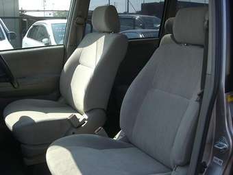 2003 Toyota Noah Pictures