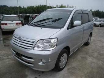 2003 Toyota Noah Pictures