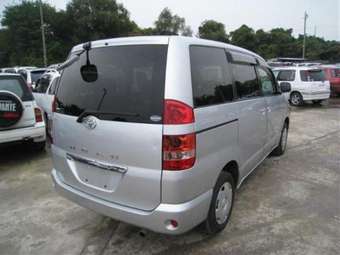 2003 Toyota Noah Pics