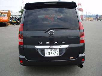 2003 Toyota Noah Pictures