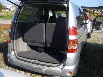 2003 Toyota Noah Images